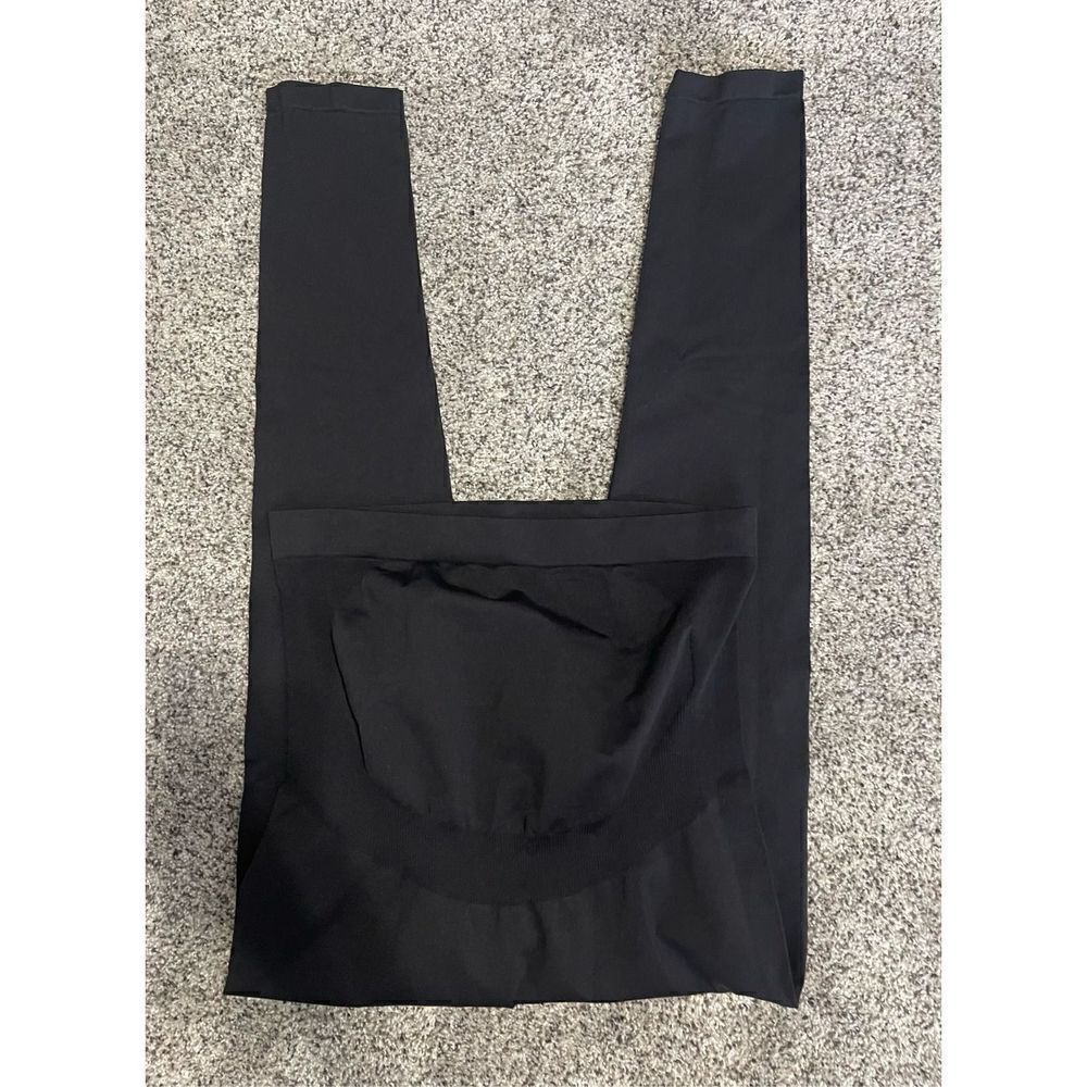 ❤️Ingrid & Isabel Basic 7/8 Active Maternity Leggings - Picture 2 of 4